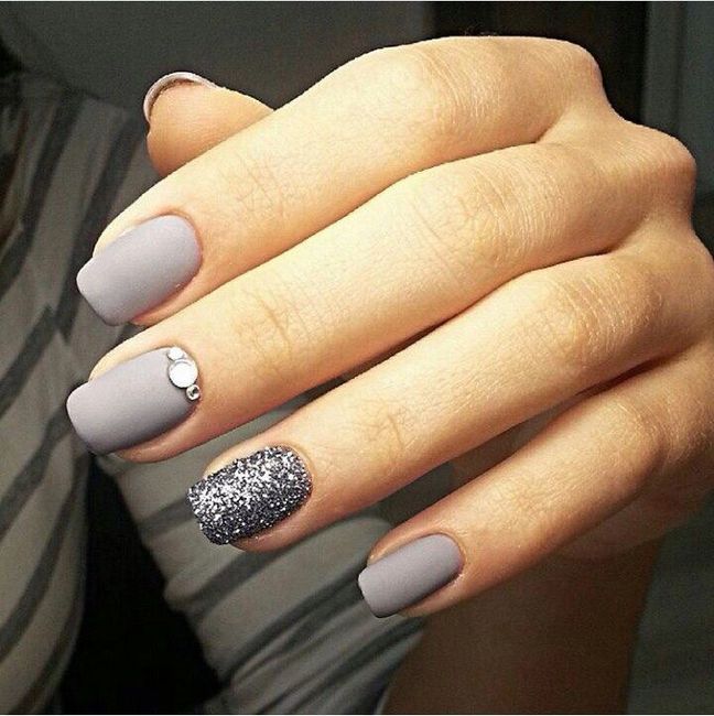 Colores: uñas en tono gris ✨ 17