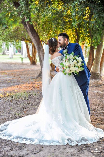 Cuántos vestidos se midieron, para llegar al indicado? 11