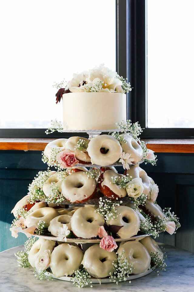 Torre de donas en vez de pastel de bodas. 🎂 - 2