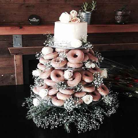 Torre de donas en vez de pastel de bodas. 🎂 - 4