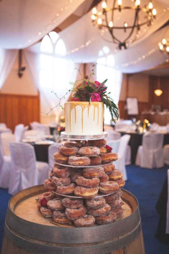 Torre de donas en vez de pastel de bodas. 🎂 - 13