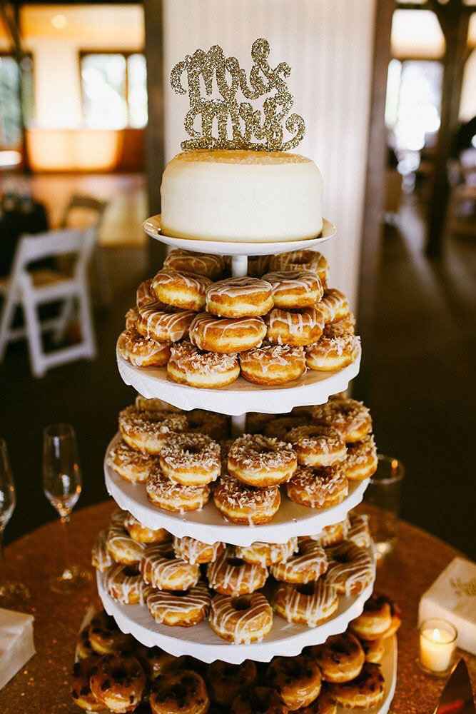 Torre de donas en vez de pastel de bodas. 🎂 - 20