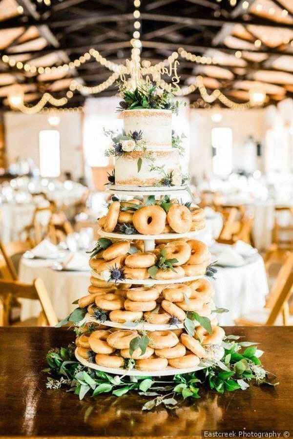 Torre de donas en vez de pastel de bodas. 🎂 - 24