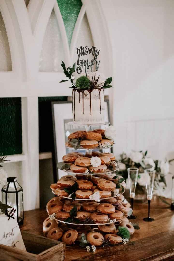 Torre de donas en vez de pastel de bodas. 🎂 - 25