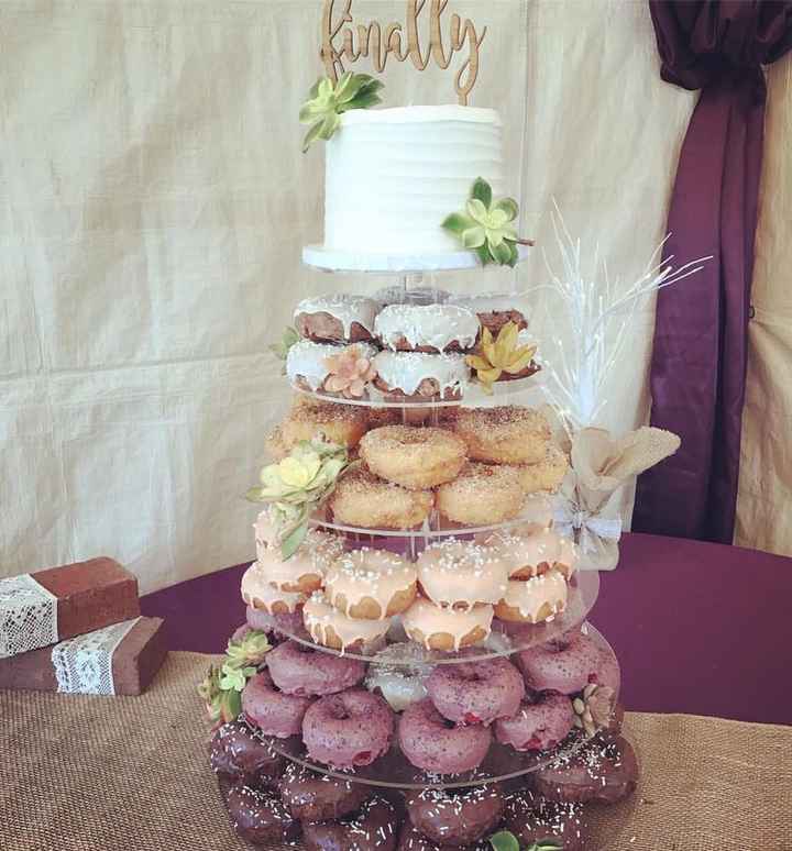 Torre de donas en vez de pastel de bodas. 🎂 - 27