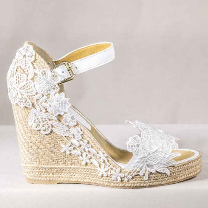 ¿Qué tipo de zapatos debo usar sí mi boda es en la playa? - 7