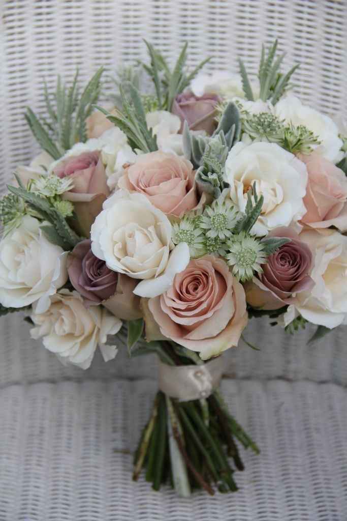 Ramos de novia con toques rosas 💐 - 12