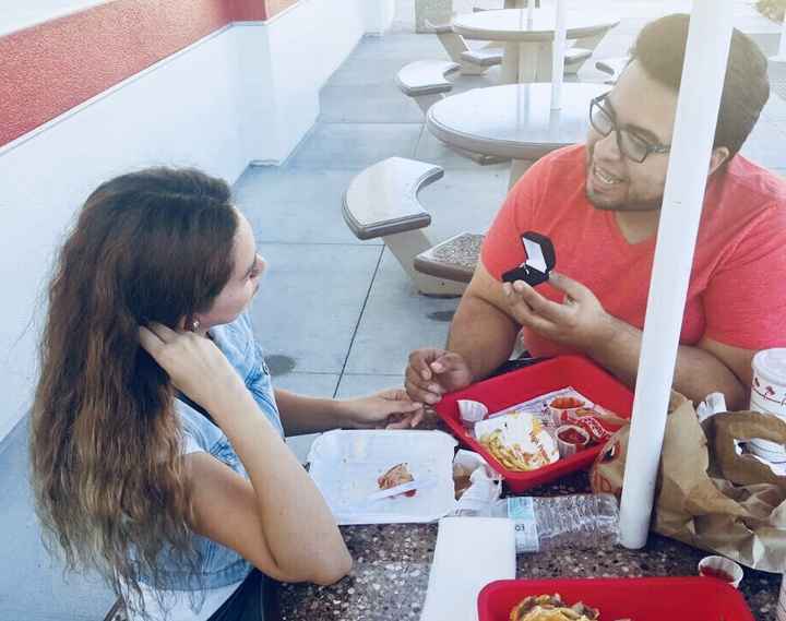 ¿Dónde te lo dio? 💍😍 - 1
