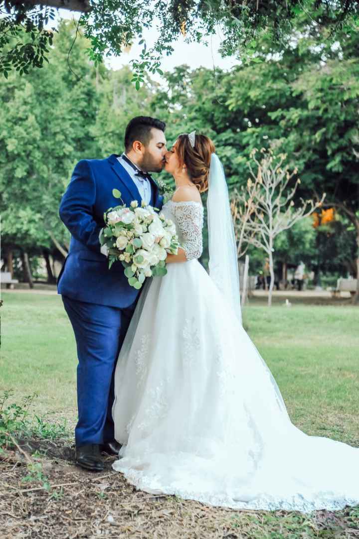 Karla reta a los novios de la comu a subir una foto de ellos besándose - 1