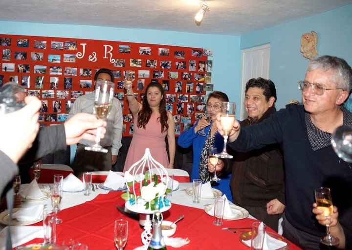 pedida de mano todos brindando