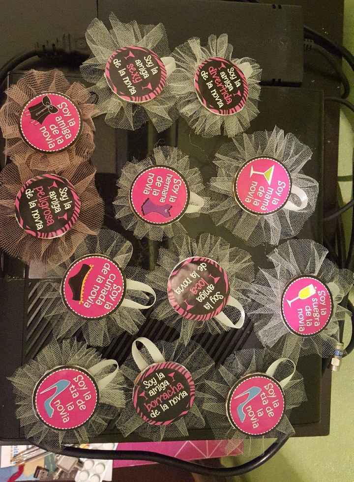  Mia distintivos para la despedida ✔😀 - 1