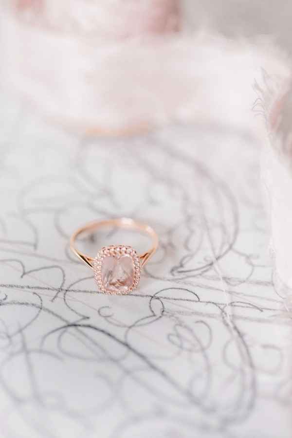 Anillo de oro rosa