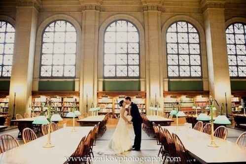 Boda en biblioteca