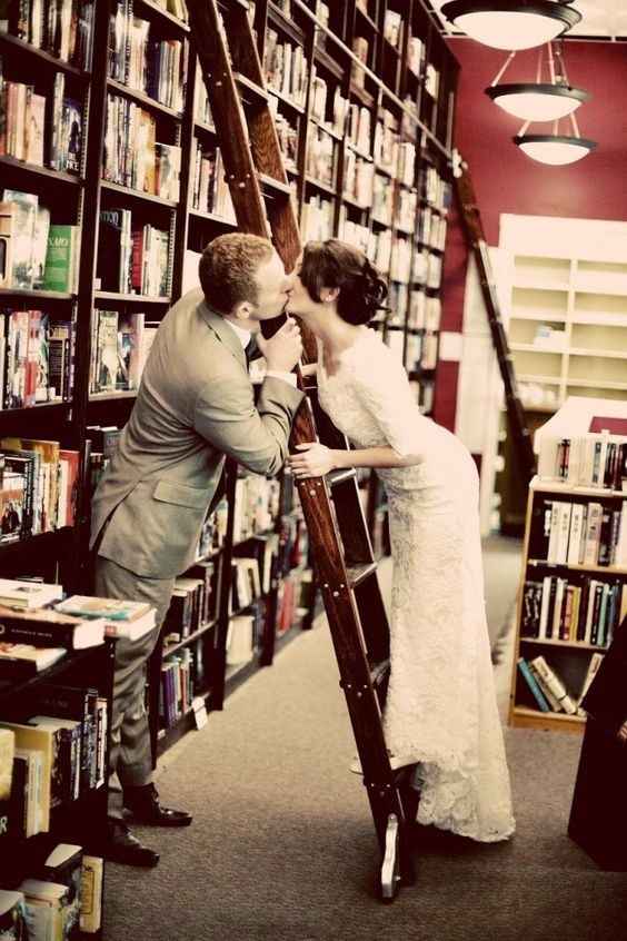 Boda en biblioteca