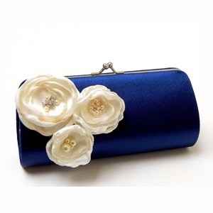 Bolsos con flores para novias