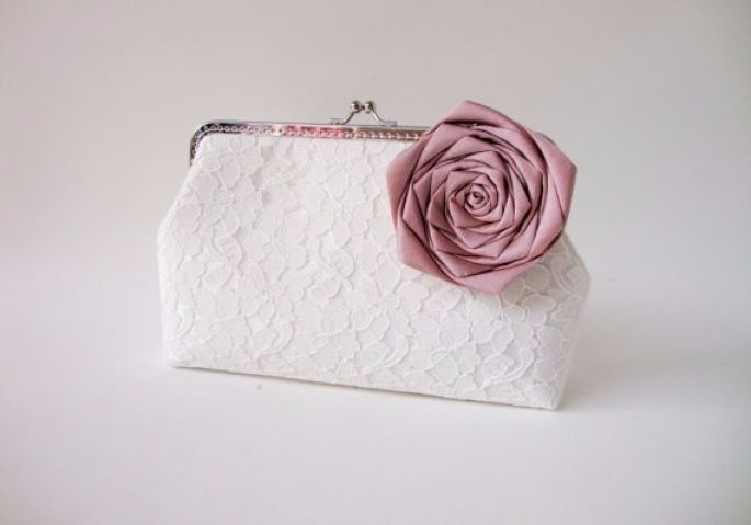 Bolsos con flores para novias
