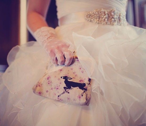 Bolsos con flores para novias