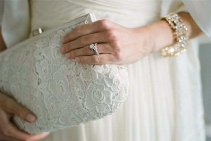 Bolsos con flores para novias
