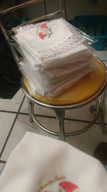 servilletas que de manera tradicional mi madre bordo y tejió!!