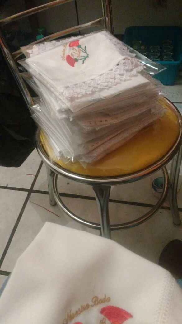servilletas que de manera tradicional mi madre bordo y tejió!!