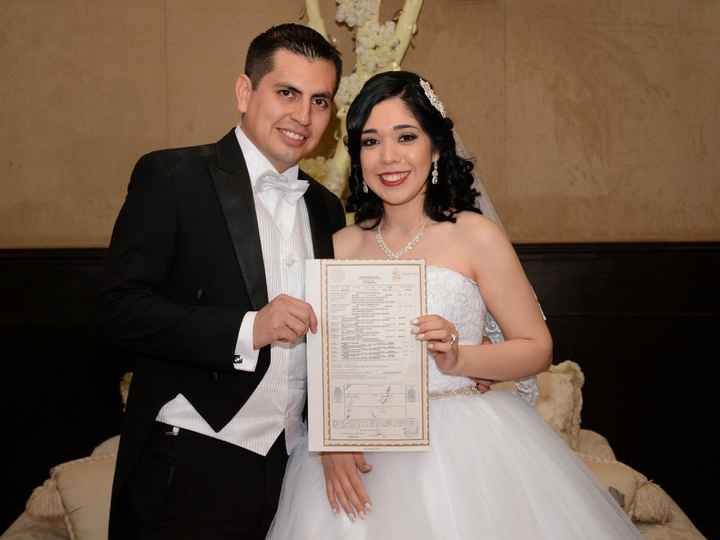 Y casados legalmente..