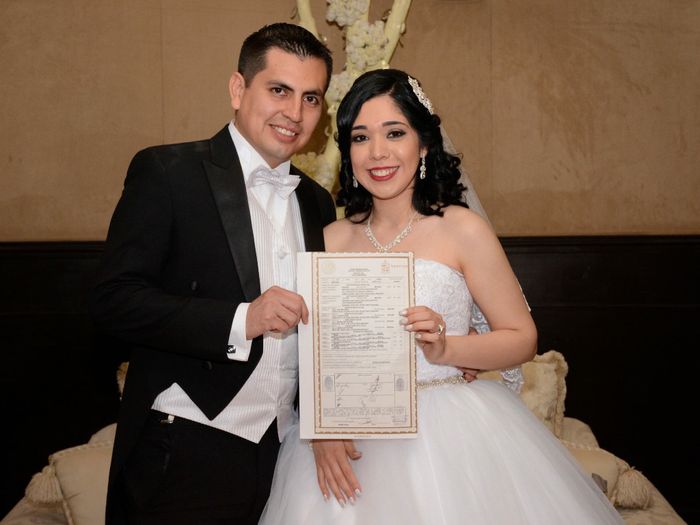 Y casados legalmente..