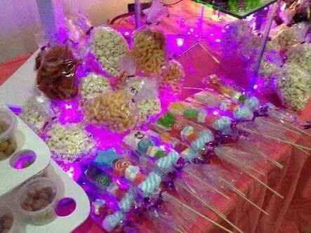 Mesa de dulces y frutas - 5