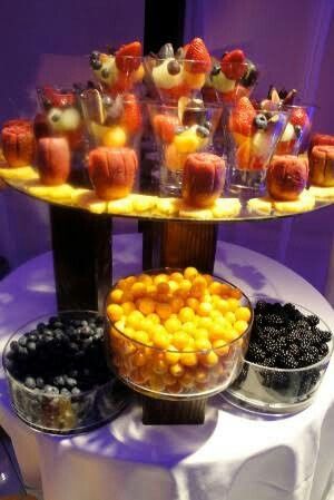 Mesa de dulces y frutas - 9