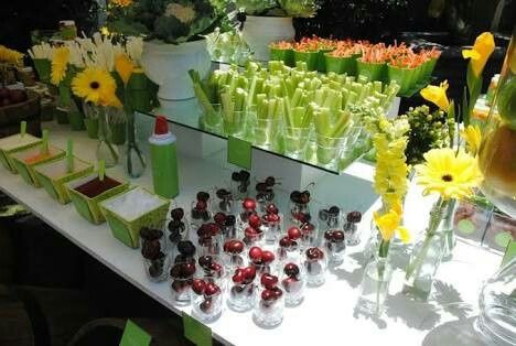 Mesa de dulces y frutas - 11