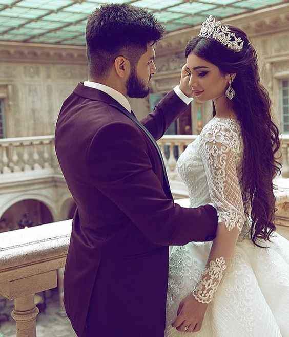 COMO SE MIRARÍA EL PEINADO Y TIARA SIN VELO NI MANTILLA