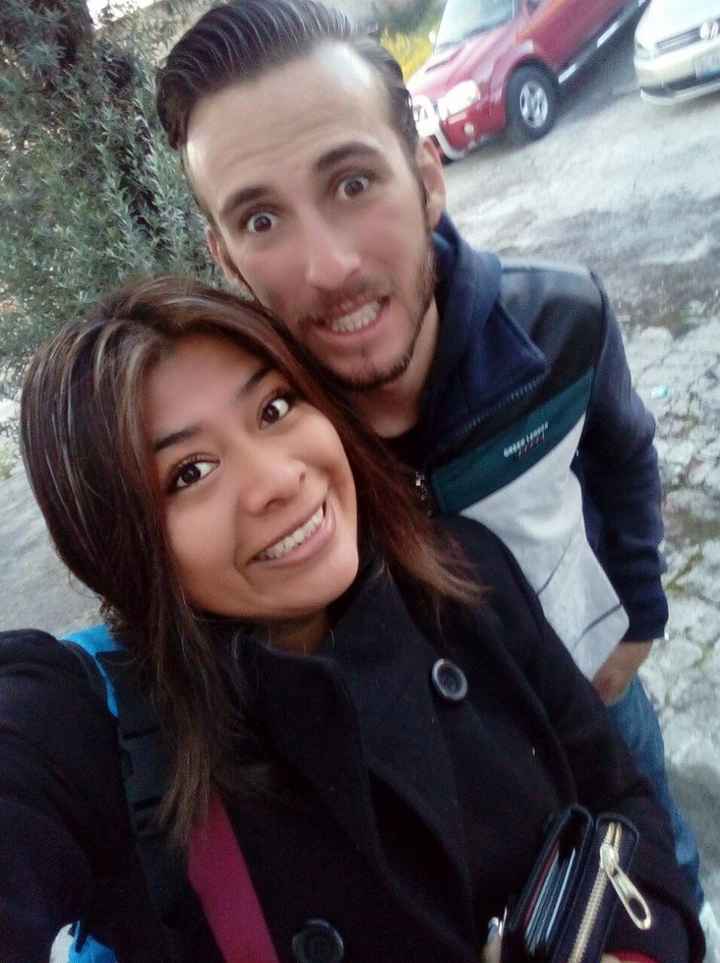 Nuestras caras antes de entrar porque la verdad ambos no sabíamos que pasaría ni que haríamos... Ya 