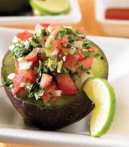 Aguacate relleno de pico de gallo