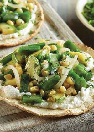 o en tostadas de habas con nopales delicioso