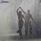 bailando bajo la lluvia