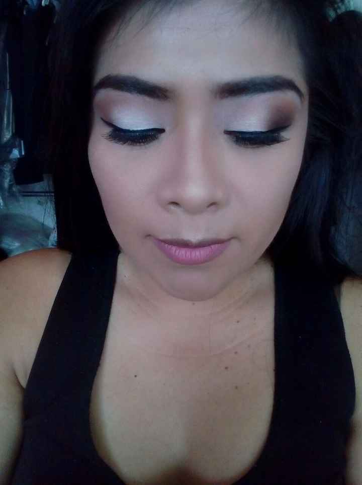 mi maquillaje que ojo les gusta mas el obscuro o el clarito?