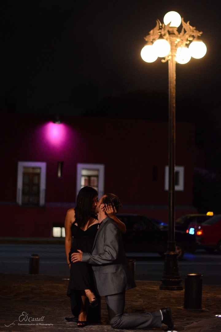 Beso en la avenida