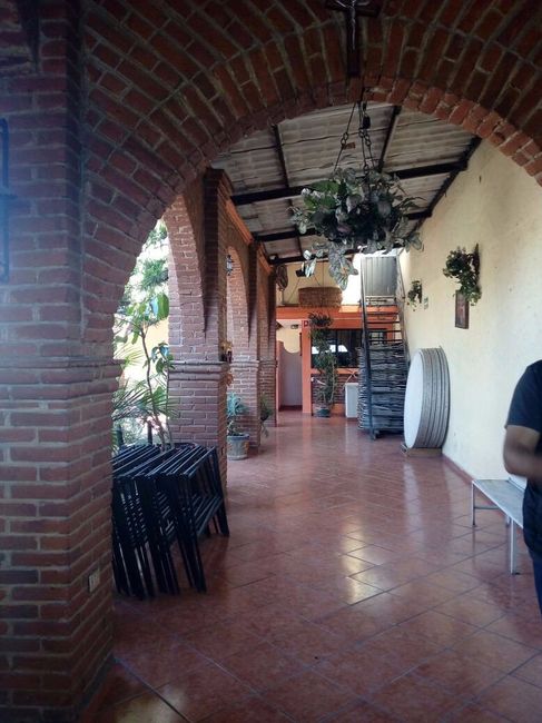 el pasillo por donde pasaremos antes de entrar al area del banquete