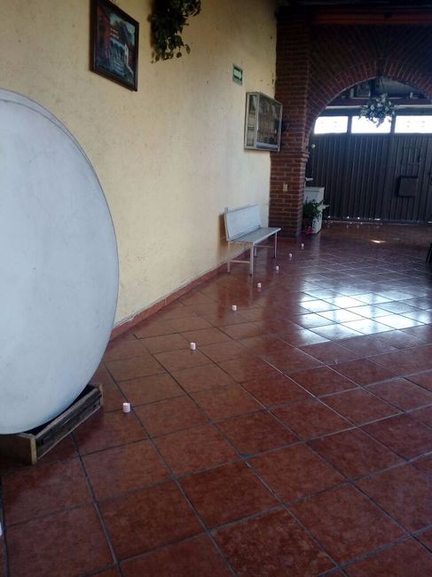 el pasillo con una prueba de las velitas que lo decoraran, queriamos saber cuantas se utilizarian te