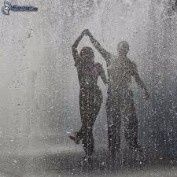bailando bajo la lluvia