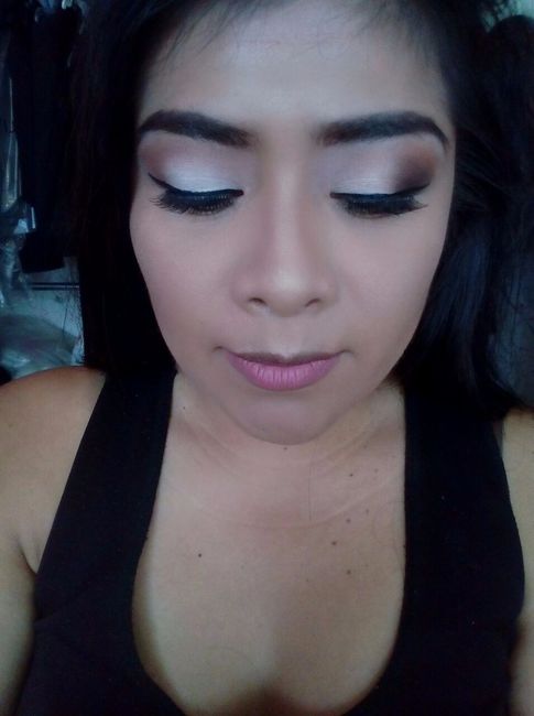 mi maquillaje que ojo les gusta mas el obscuro o el clarito?