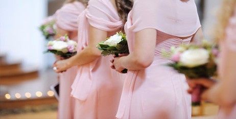 4. Posteriormente entrarán las damas con los elementos de la ceremonia.