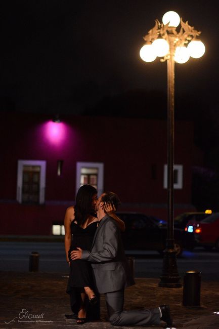 Beso en la avenida