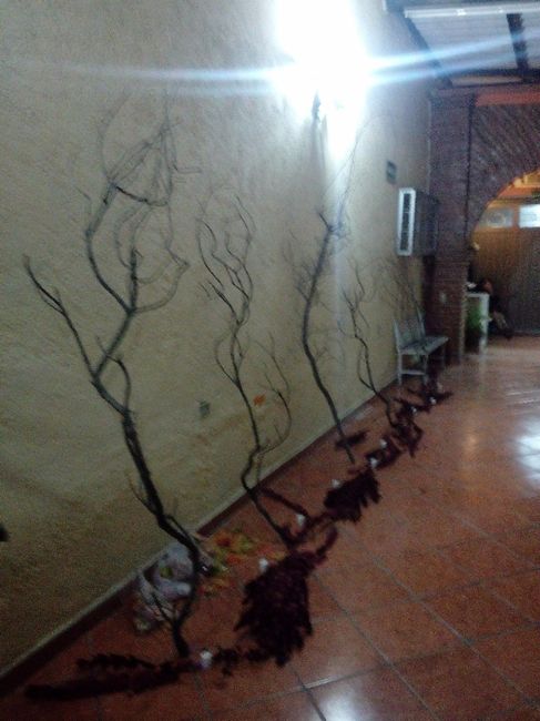 Pasillo decorado sin luz