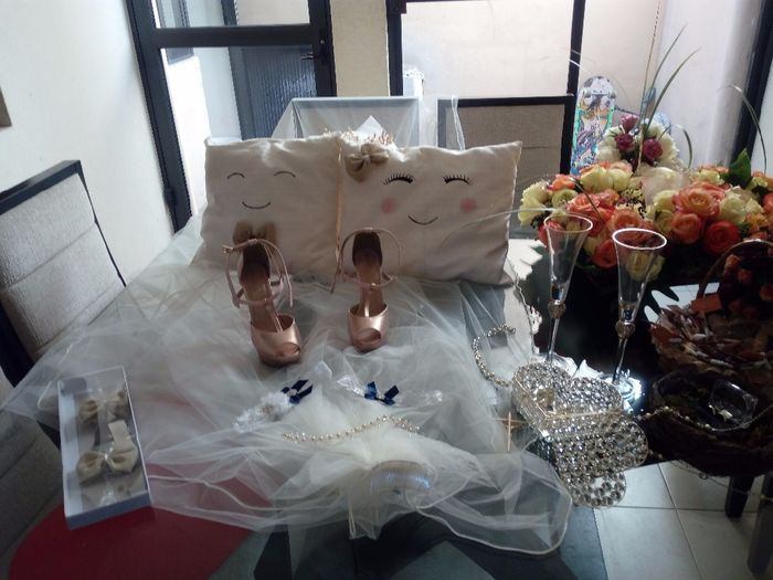 Copas, lazo, velo, zapatos, ligas