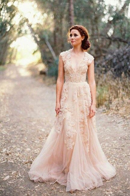 Supongamos que el blanco y el ivory no existieran ¿de qué color elegirían su vestido de novia?. - 1