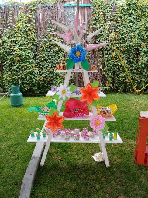 Otro cachito de la mesa de dulces.