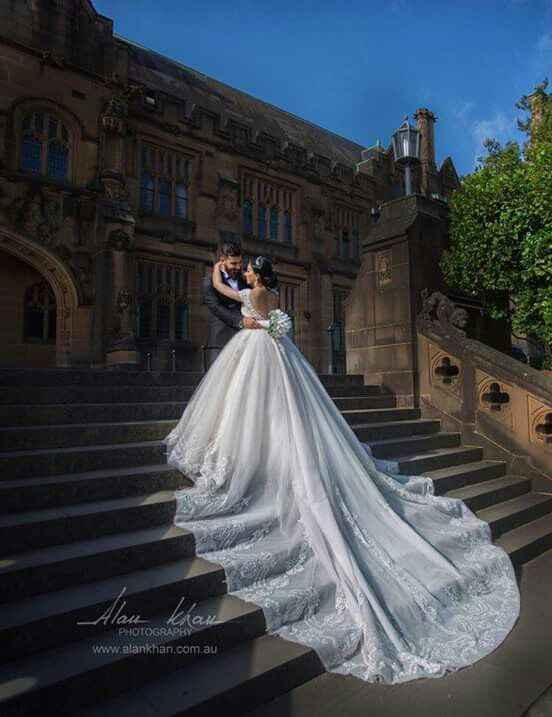 Vestidos de novia shop esponjados con cola