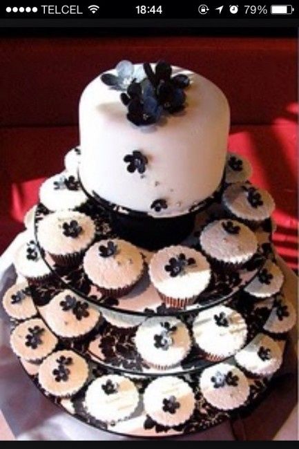 Pastel blanco y negro