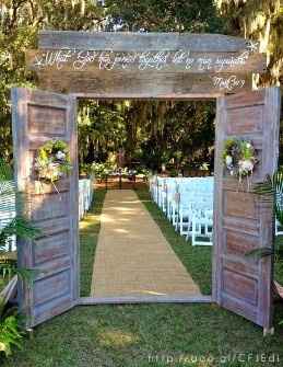 Puerta antes del altar
