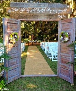 Puerta a la entrada de la ceremonia